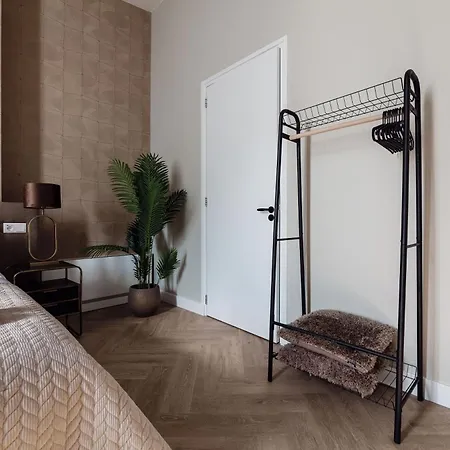 New High-end W Wifi In Lovely And Safe Area بيت للعطل