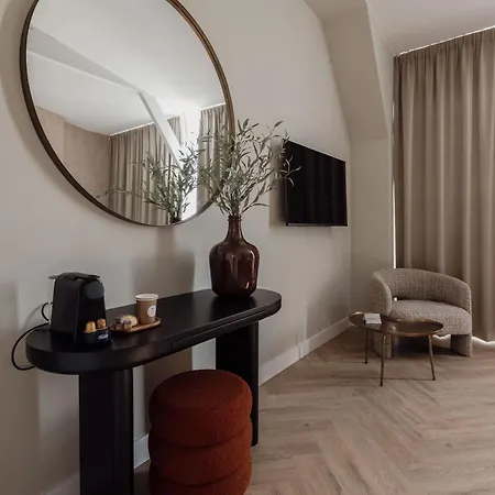 New High-end Historic Building In Safe Area Сasa de vacaciones