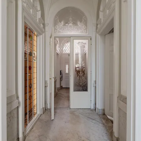 New High-end Historic Building In Safe Area