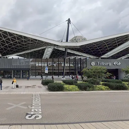 New High-end W Wifi In Lovely And Safe Area بيت للعطل