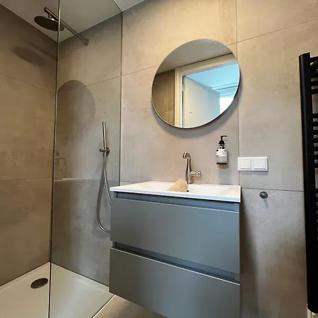 New High-end W Wifi In Lovely And Safe Area بيت للعطل *